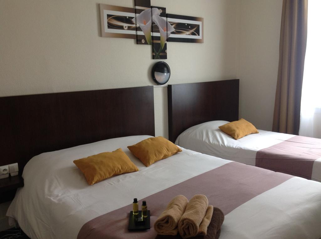 Hotel De La Paix Caen Room photo